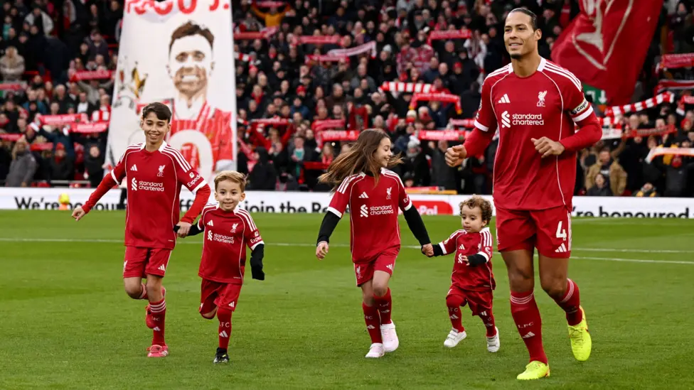 Jota's children lead tributes before Liverpool v Wolves