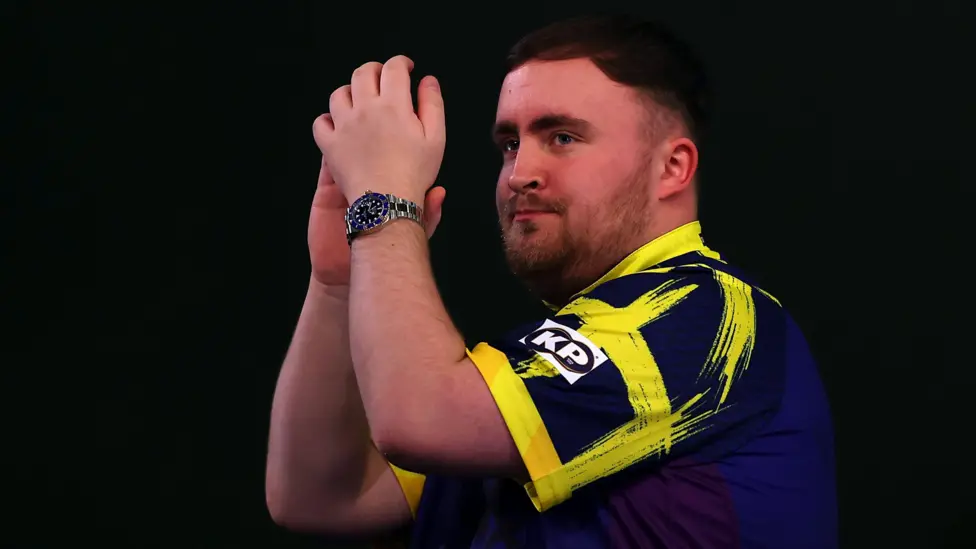 Littler thrills crowd with dominant last-eight win